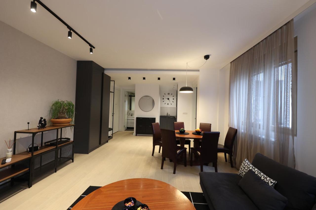 Modern Apartment In The Heart Of Belgrado Exterior foto